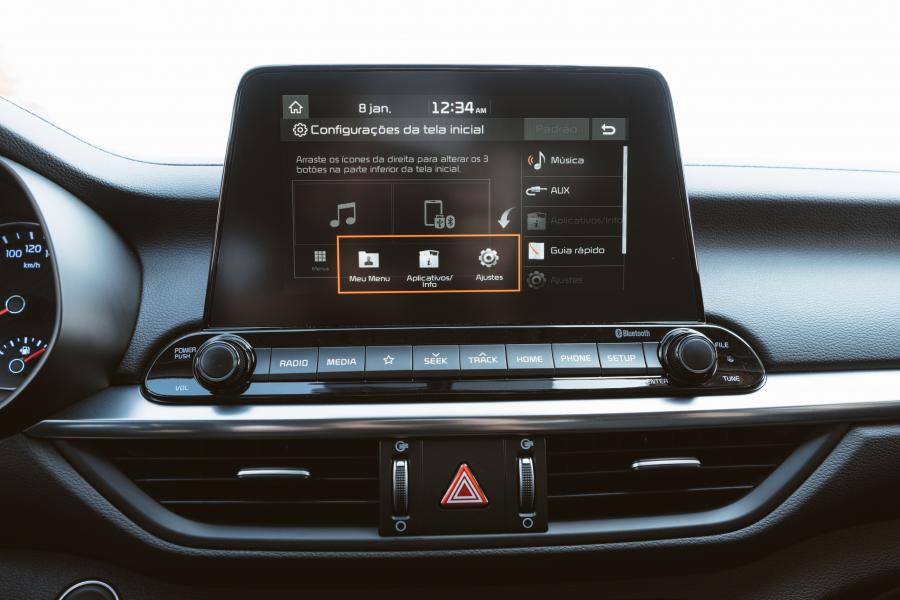 Детали интерьера Kia Cerato 2.0 2019 года  (LA) (фото 4 из 40)